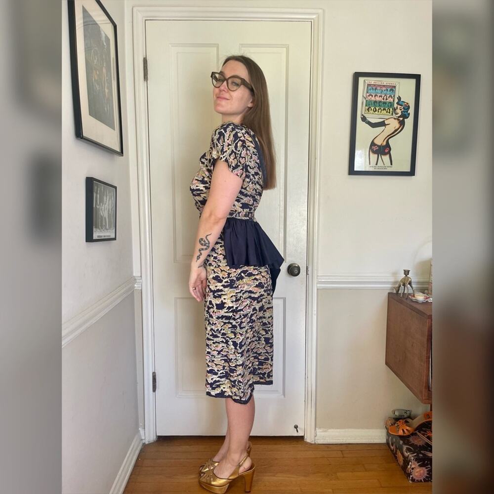 40s Vintage Novelty Print Peplum Dress - Picture 2 of 13